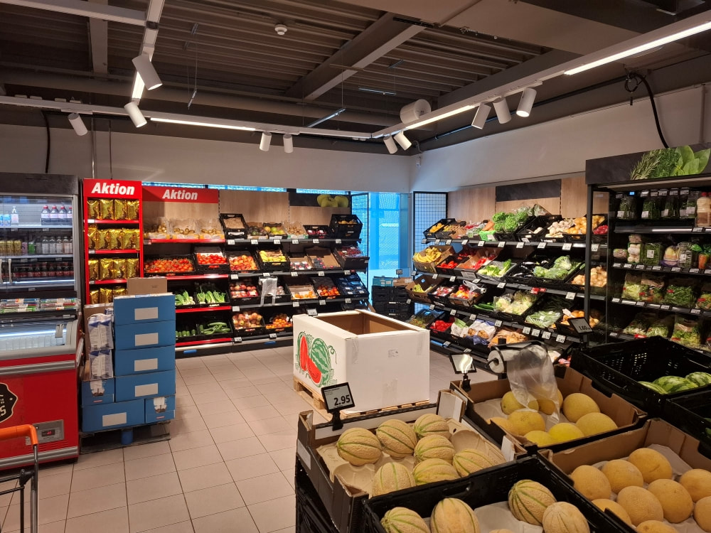 Umbau Denner Filiale in Würzenbach LU , Endzustand des Neuen Ladenkonzept. Die arbeit von der Rolf Hüni GmbH war die Projektleitung und Bauleitung des Innenausbau