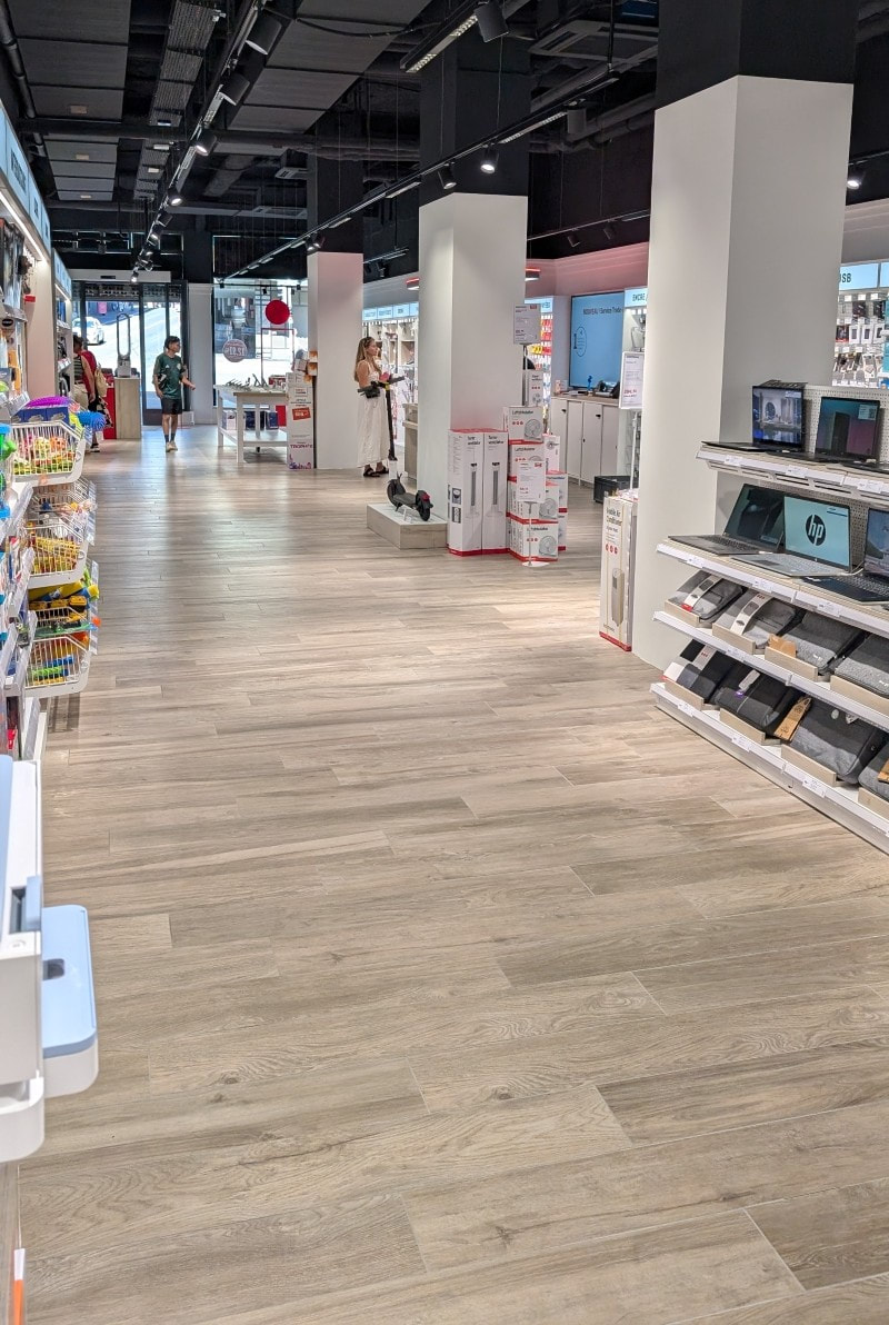 Umbau Interdiscount auf ihr neues Ladenbau Konzeptes unsere Aufgabe war die Bauleitung  für den Umbau in Lausanne