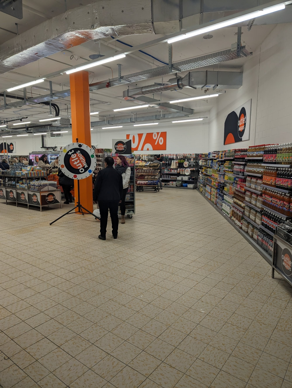 Umbau der neuen Outlet Filiale in Bachenbülach unsere Arbeiten Waren Projektleitung , Bauleitung und Baugesuch Erarbeitung für die Genossenschaft Migros Zürich